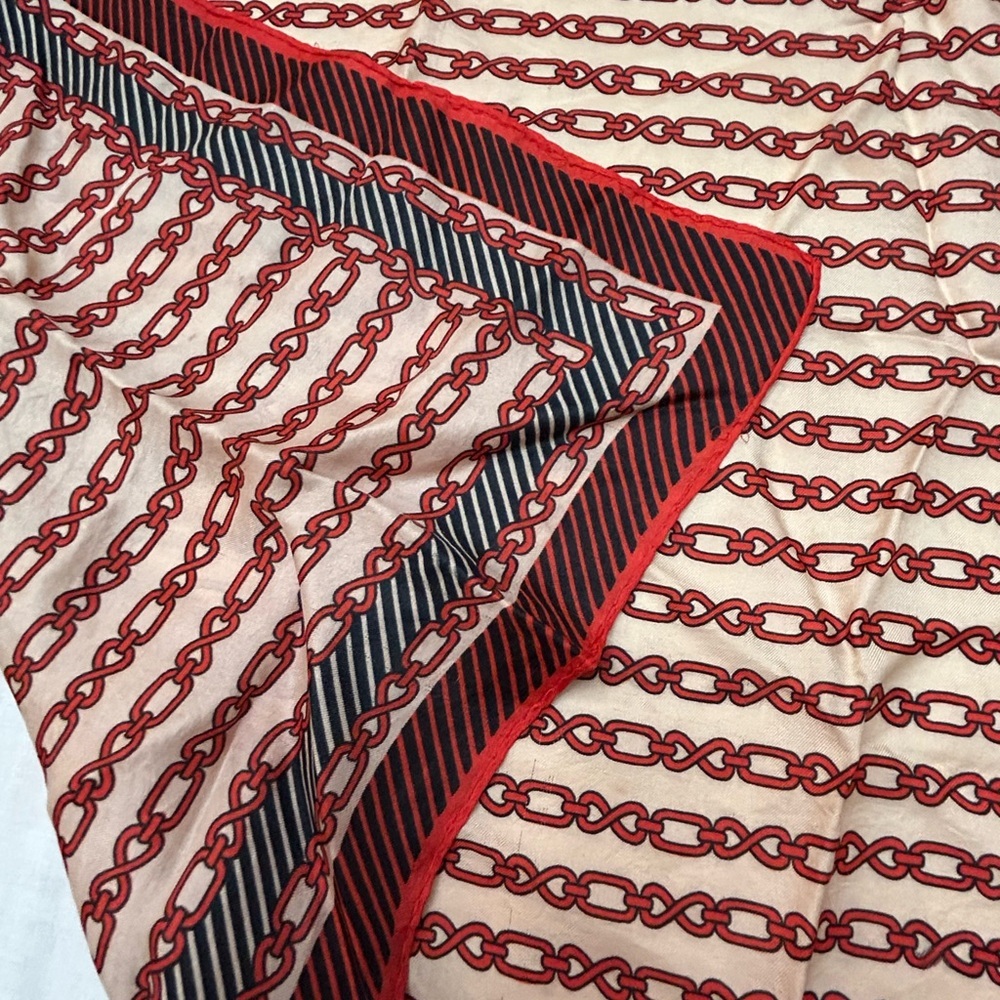 Vintage Red and White Chain Pattern Scarf - Picture 7 of 9